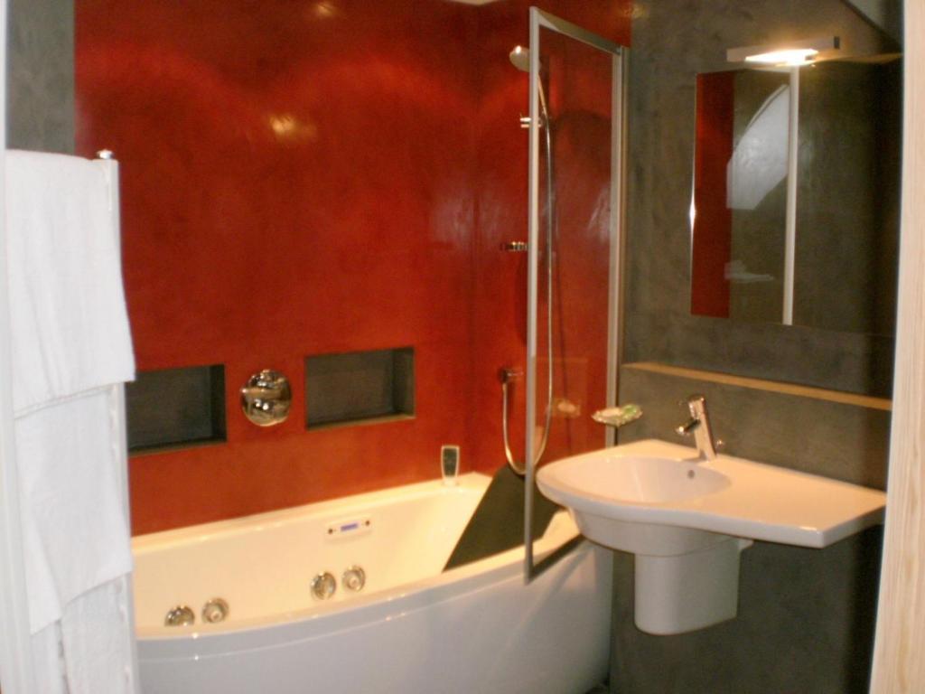 Cit'Hotel Saint-Pierre Viré エクステリア 写真