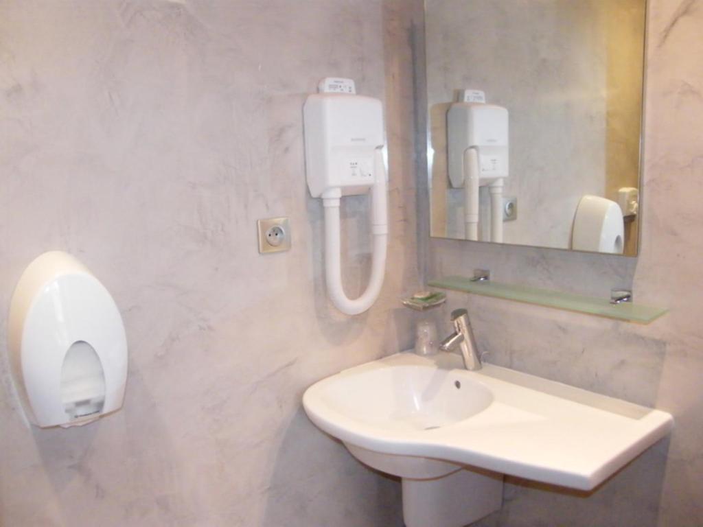 Cit'Hotel Saint-Pierre Viré エクステリア 写真