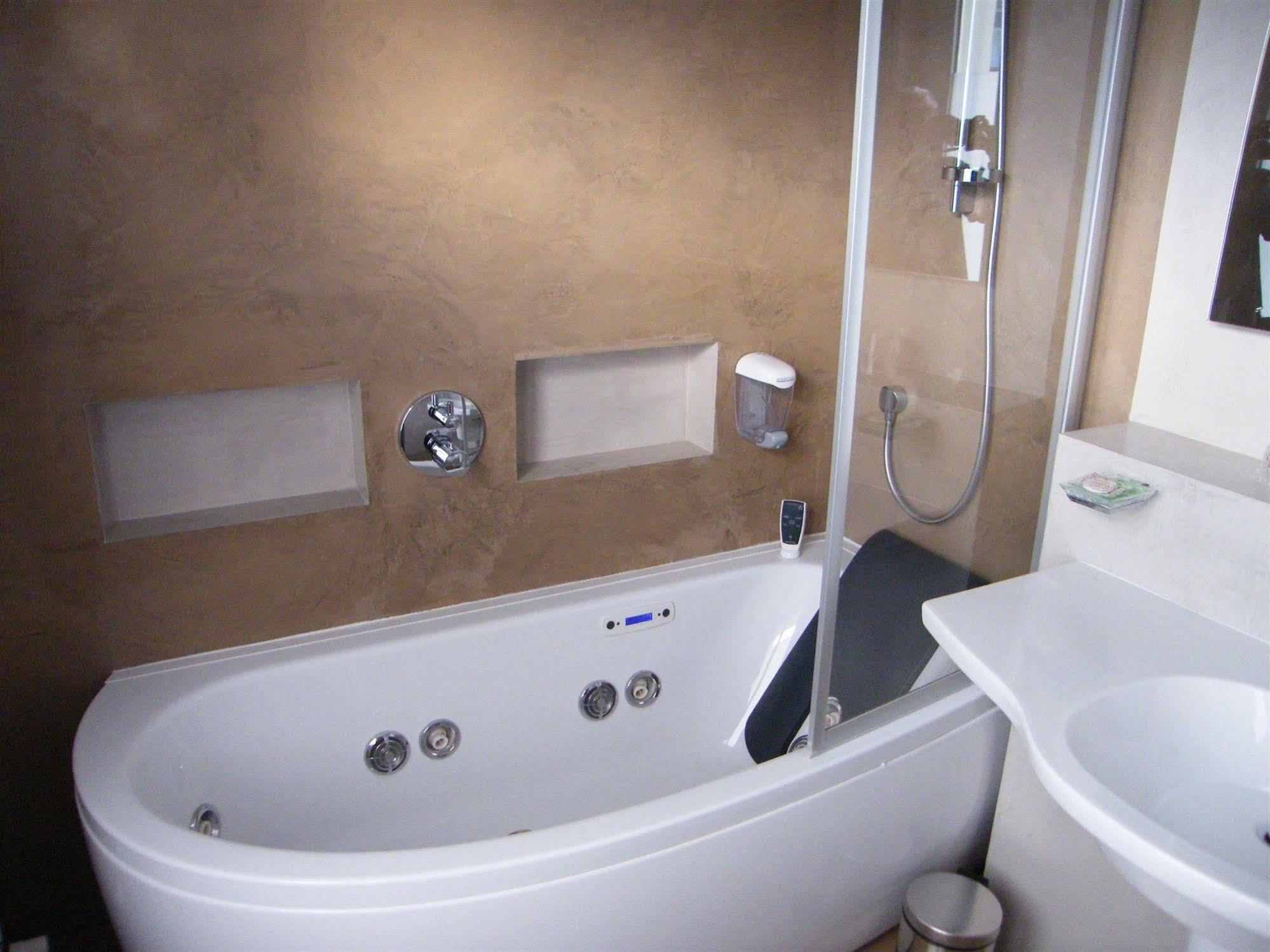 Cit'Hotel Saint-Pierre Viré エクステリア 写真