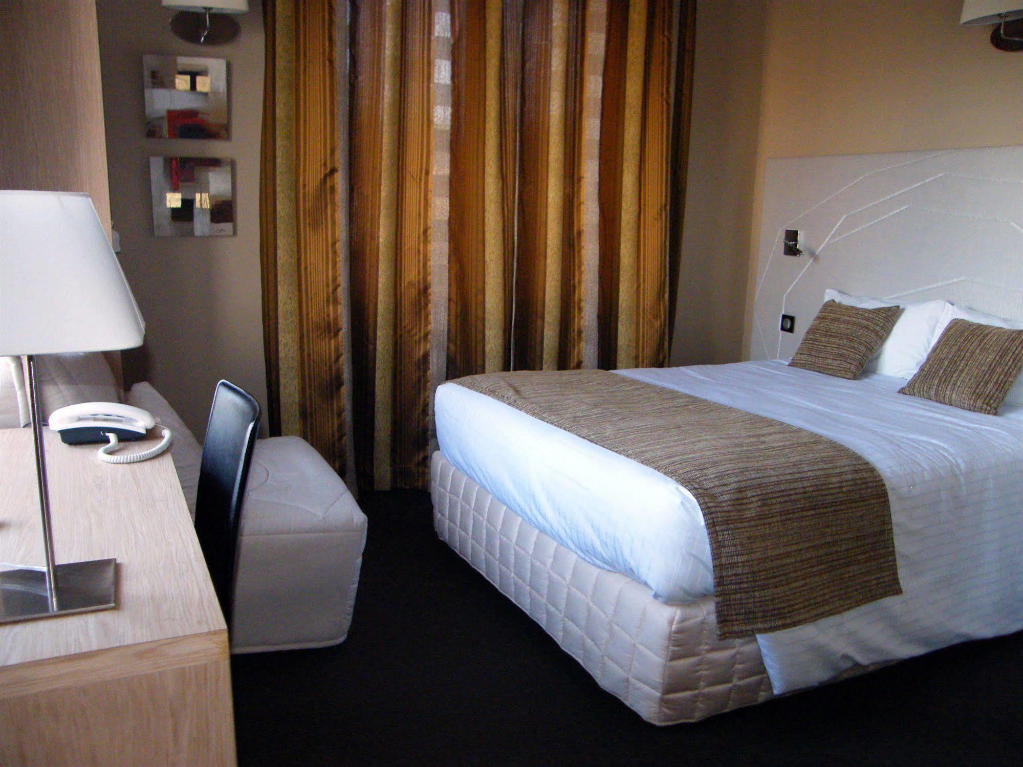 Cit'Hotel Saint-Pierre Viré エクステリア 写真