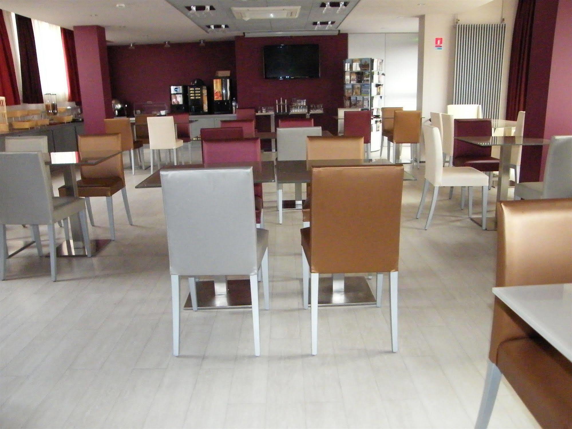 Cit'Hotel Saint-Pierre Viré エクステリア 写真